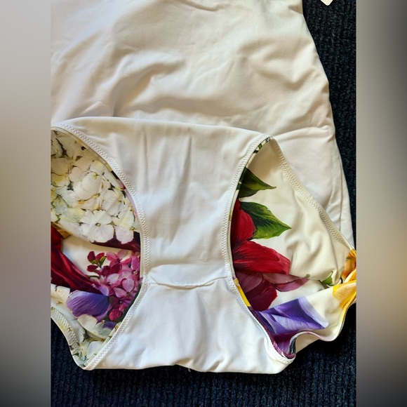 NEW Dolce & Gabbana Floral Swimsuit Girl 9/10 Years - Picture 7 of 7